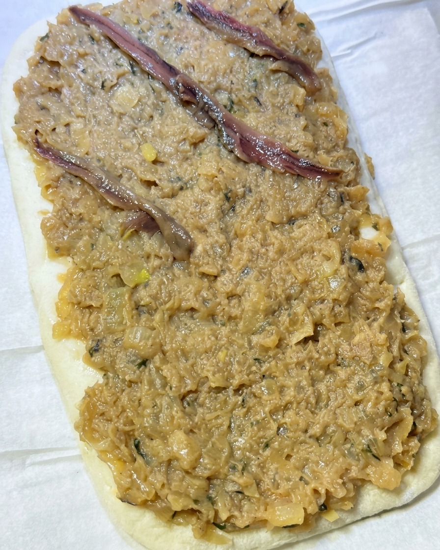 Filets danchois disposés en losanges sur la couche doignons.