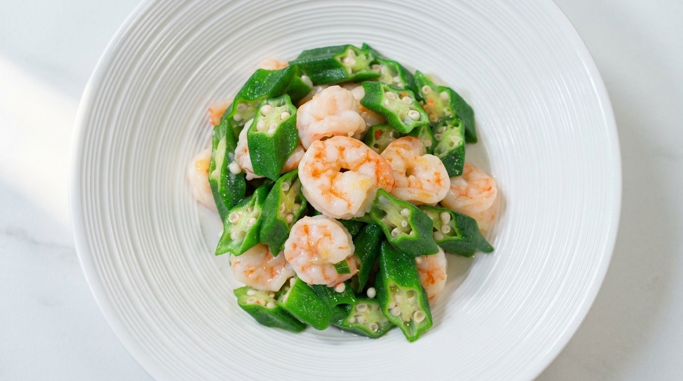 Gombos sautés à l'ail et aux crevettes