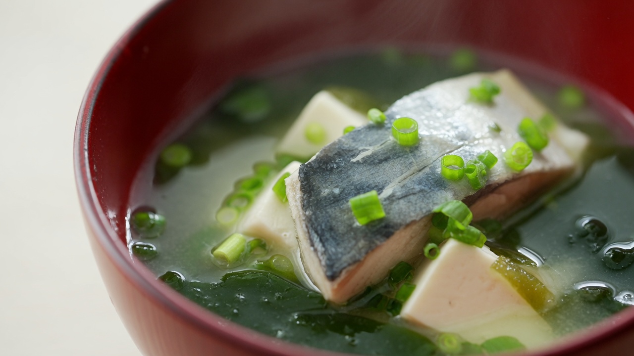 Soupe Miso au Maquereau norvégien et Tofu