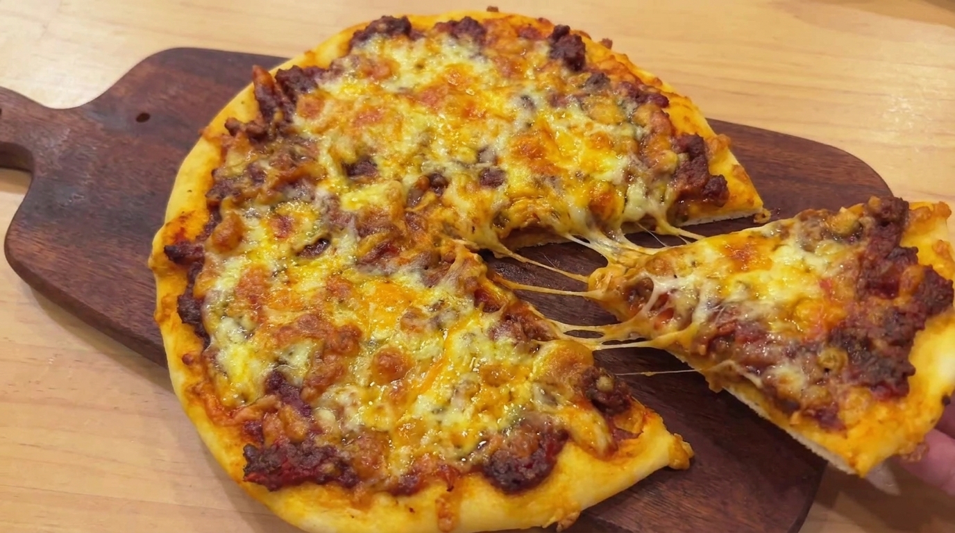 Pizza Maison à Pâte Fine et Sauce à la Viande