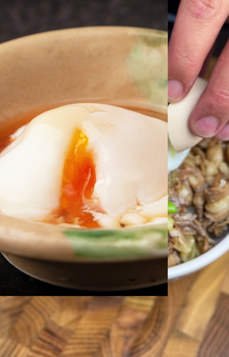 Un œuf onsen parfaitement cuit ajouté au centre dun bol chaud de bœuf et doignons verts.