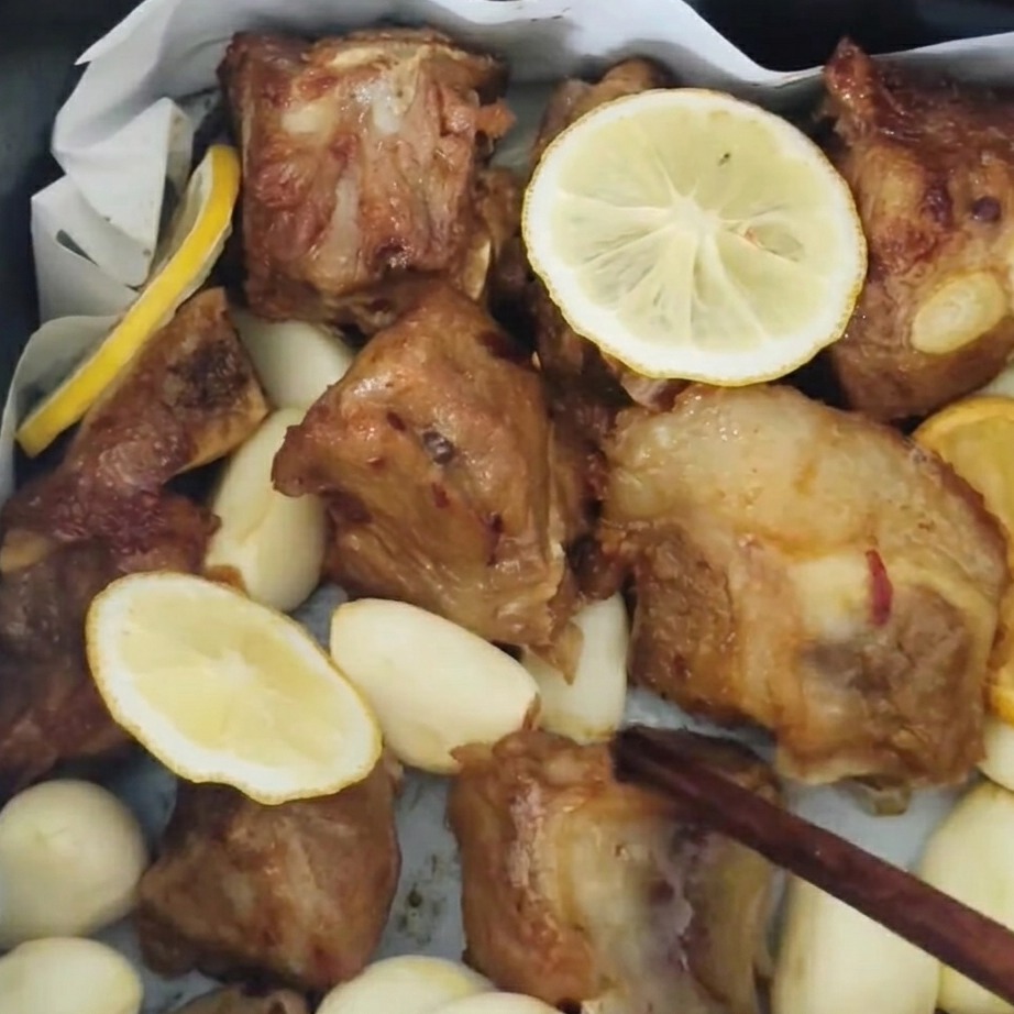 Travers retournés dans la friteuse et badigeonnés avec la laque au miel.