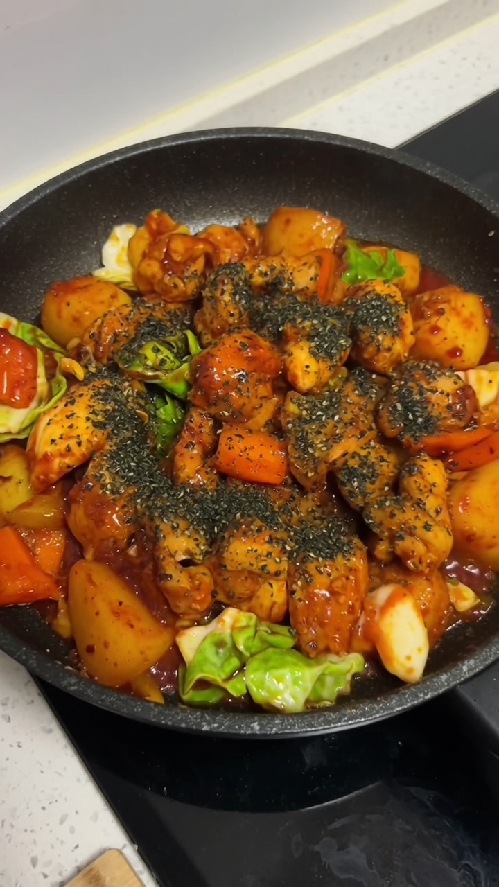 Poulet sauté épicé coréen (Dakgalbi)