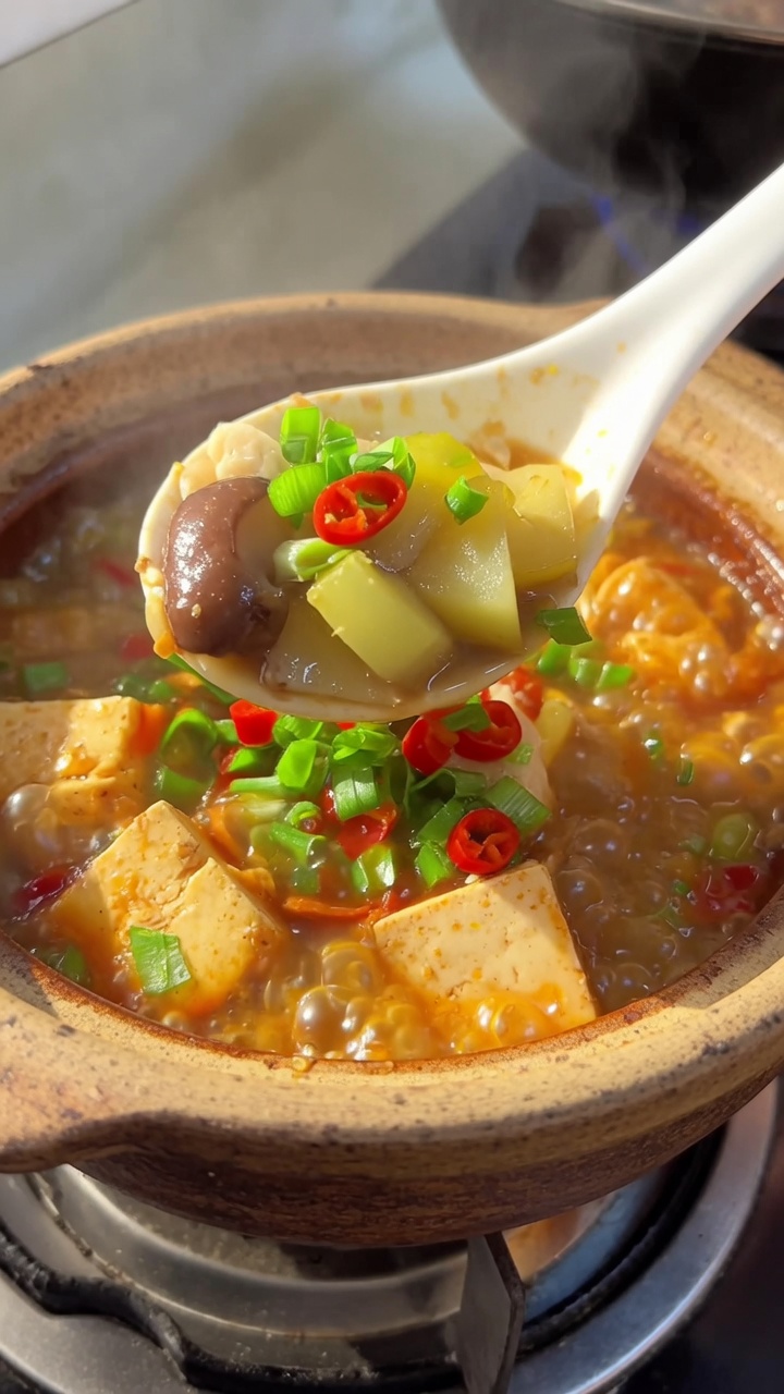 Ragoût de pâte de soja coréen authentique (Doenjang-jjigae)