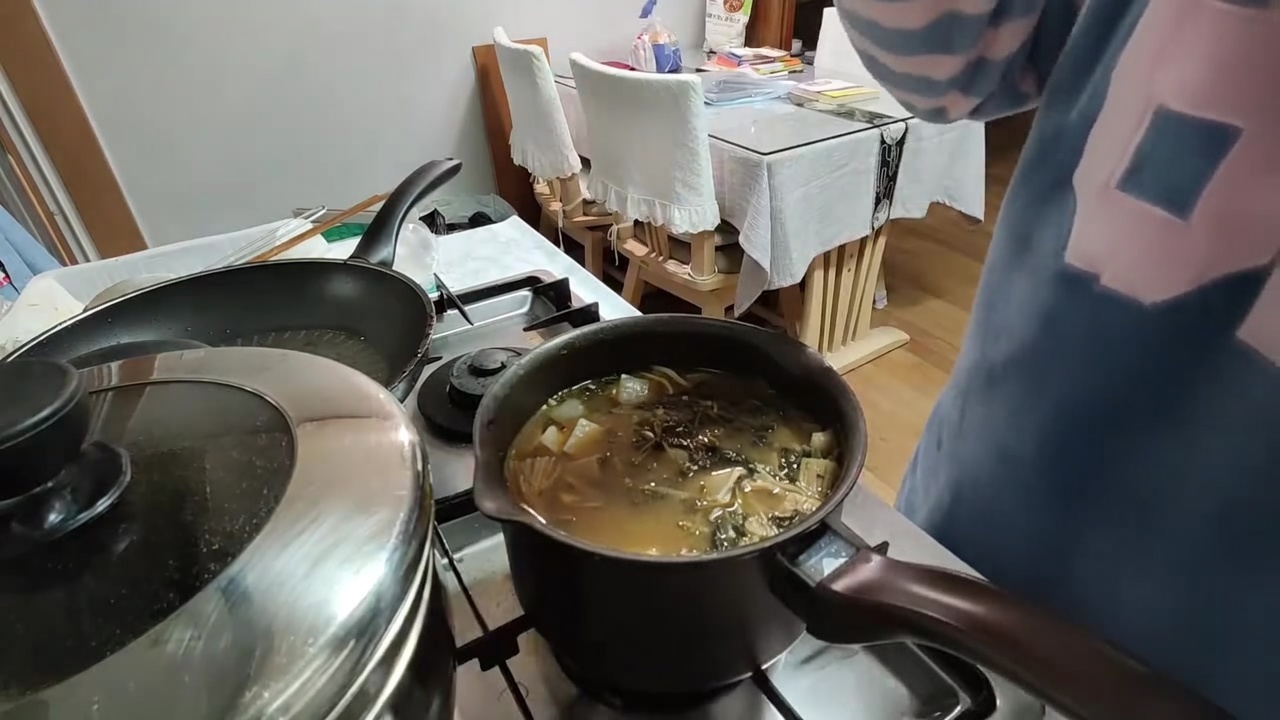 Ragoût de pâte de soja coréen traditionnel (Doenjang-jjigae)