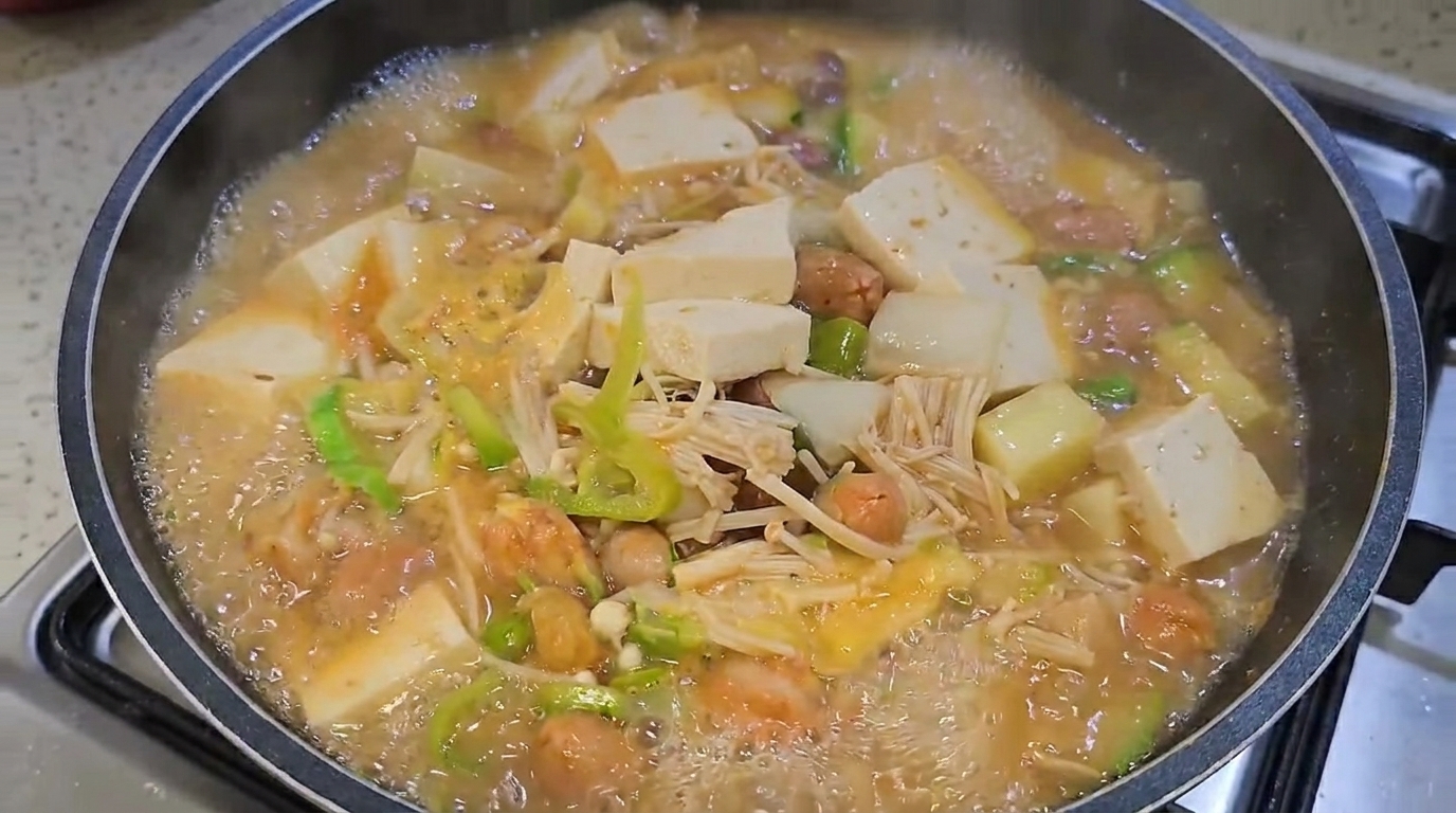 Doenjang Jjigae authentique (ragoût coréen à la pâte de soja)