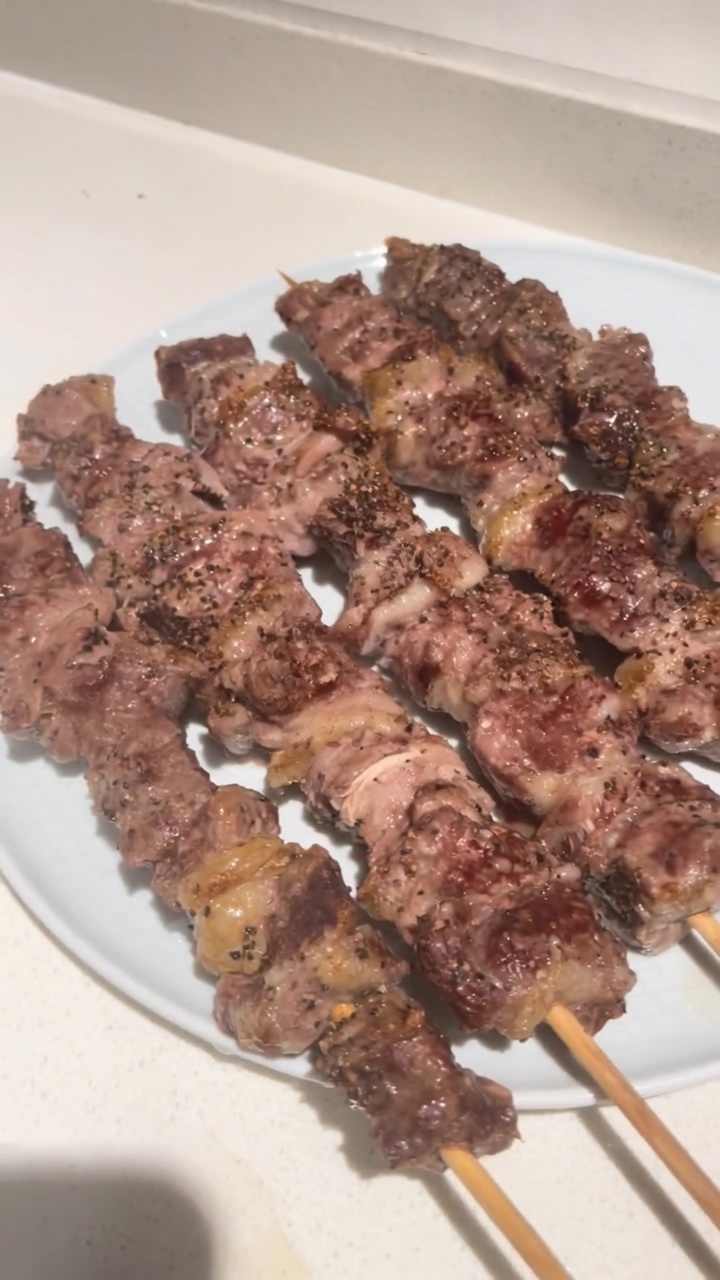 Brochettes de Travers de Bœuf Grillées au Four