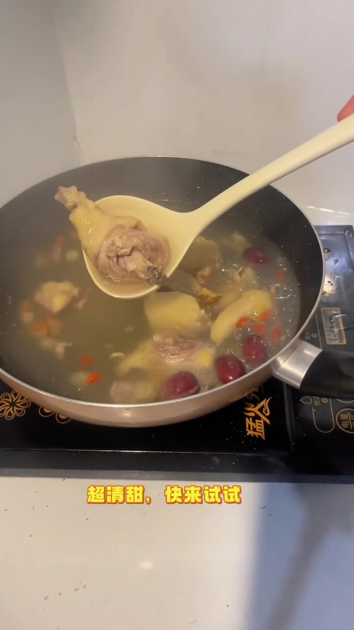 Soupe au poulet au gingembre des sables