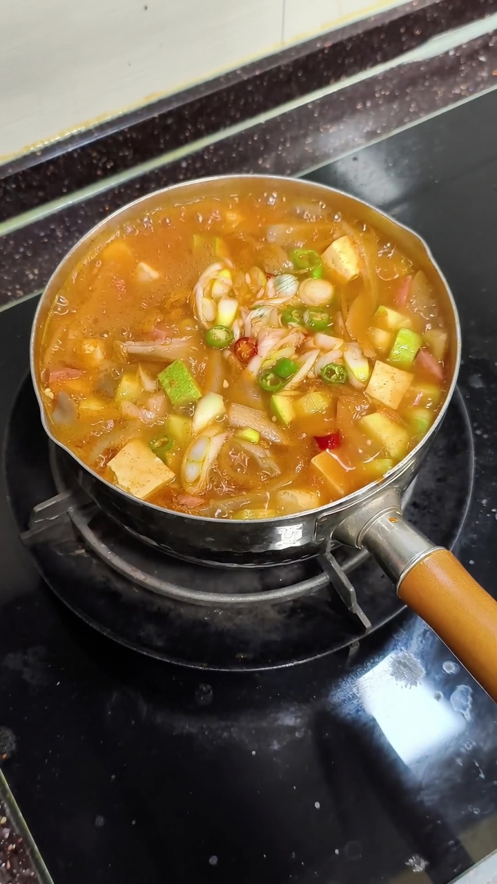 Ragoût traditionnel coréen à la pâte de soja (Doenjang Jjigae)