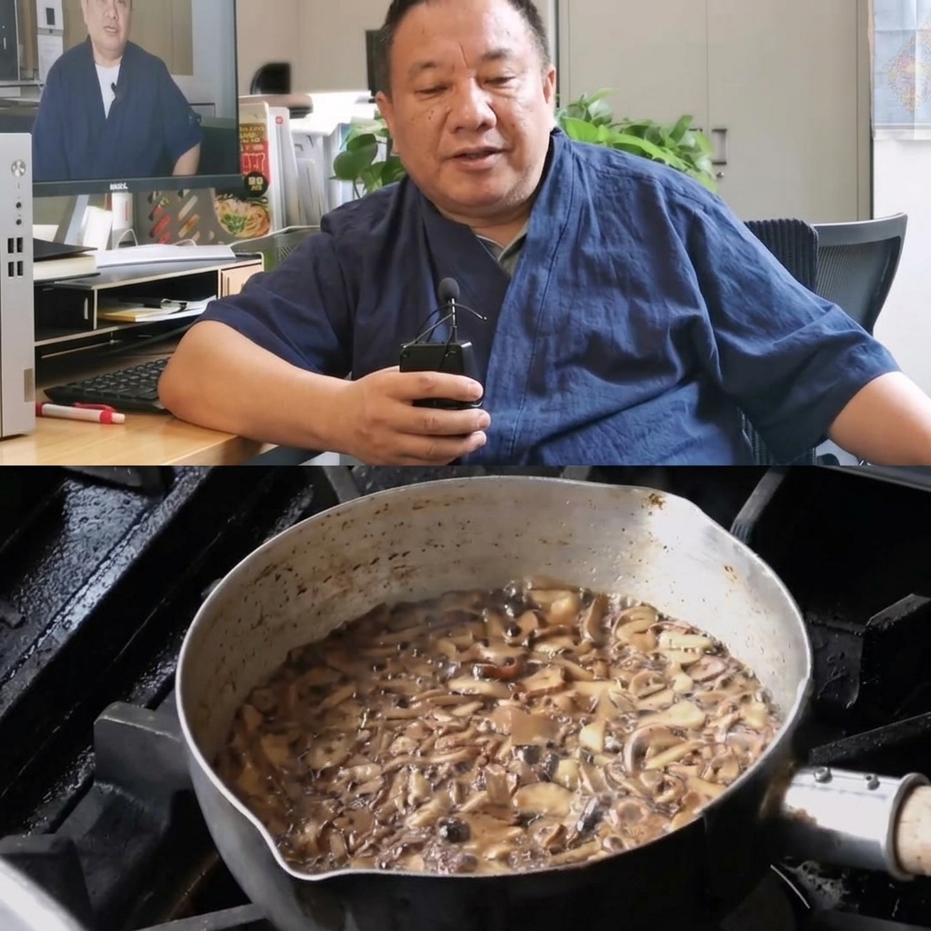 Une casserole en métal contenant de lail finement tranché en train de frire dans lhuile, avec une écumoire utilisée pour prélever la portion devenue brun foncé.