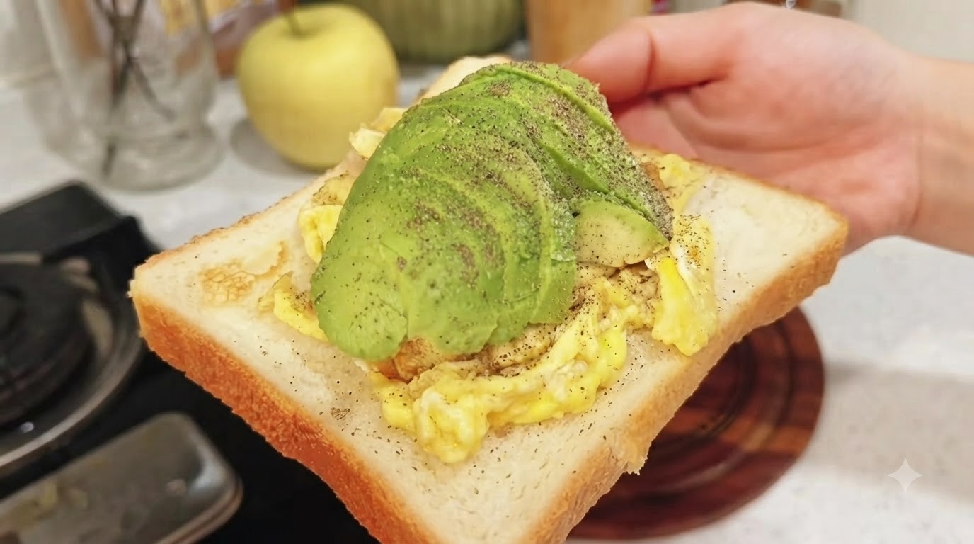 Tartine aux Œufs Brouillés Crémeux et Avocat