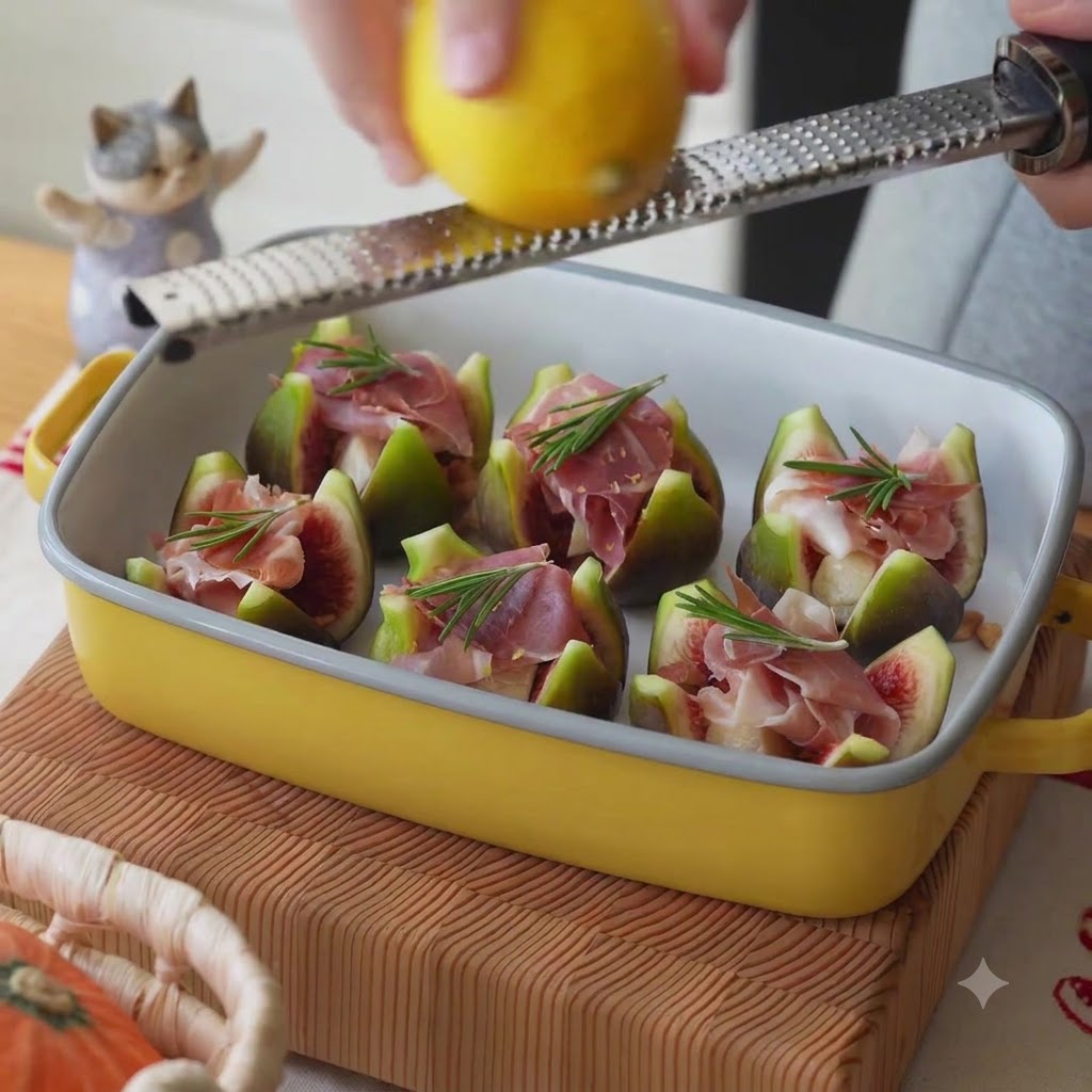 Du zeste de citron frais râpé sur les figues et le prosciutto dans le plat.