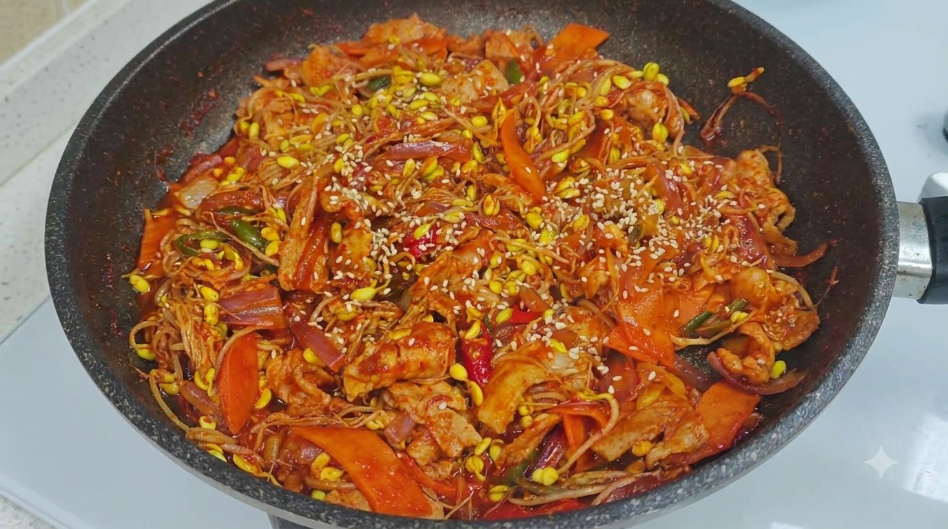 Sauté de poitrine de porc et pousses de soja coréen