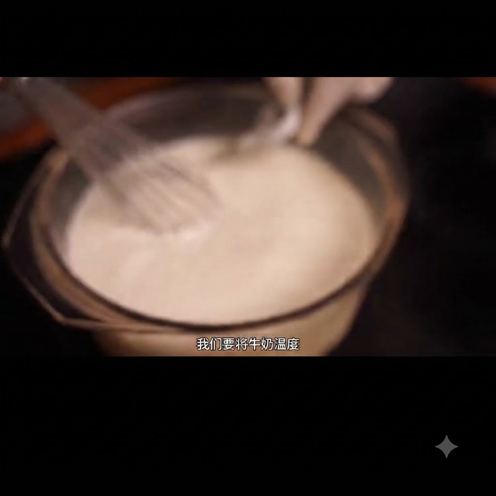 Du lait remué dans un bol en verre avec un fouet et un thermomètre inséré.